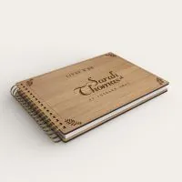 Livre d'or de mariage en bois gravé sur chêne vintage