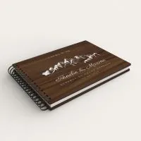 Livre d'or de mariage en bois personnalisé sur noyer avec sommets de montagne enneigés