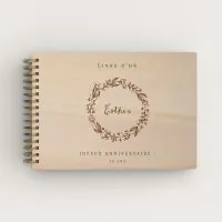 Livre d'or d'anniversaire personnalisé en bois de peuplier avec une couronne de fleurs
