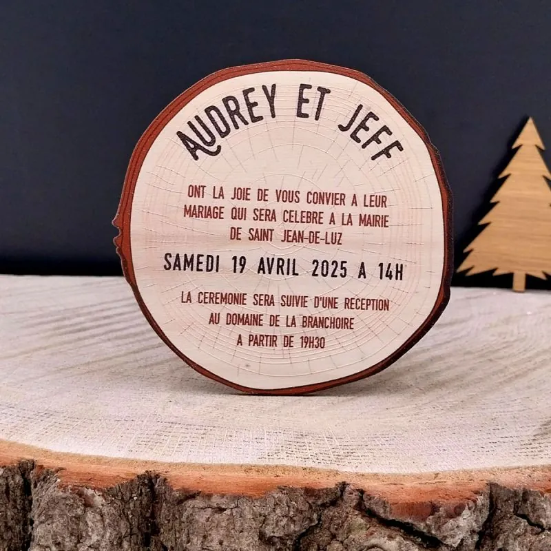 Détails du faire part de mariage en forme de rondin de bois 2